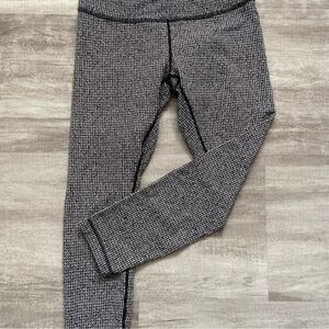 LULULEMON 25 Inches Long Black & White Houndstooth Printed Leggings Size 10, EUC